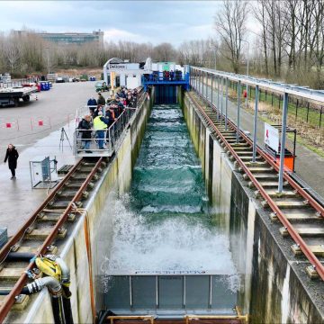 Deltagoot proef zelfsluitende waterkering overzichtshot