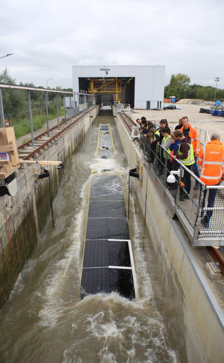 Tests of an array of floaters offshore solar in the Delta Flume